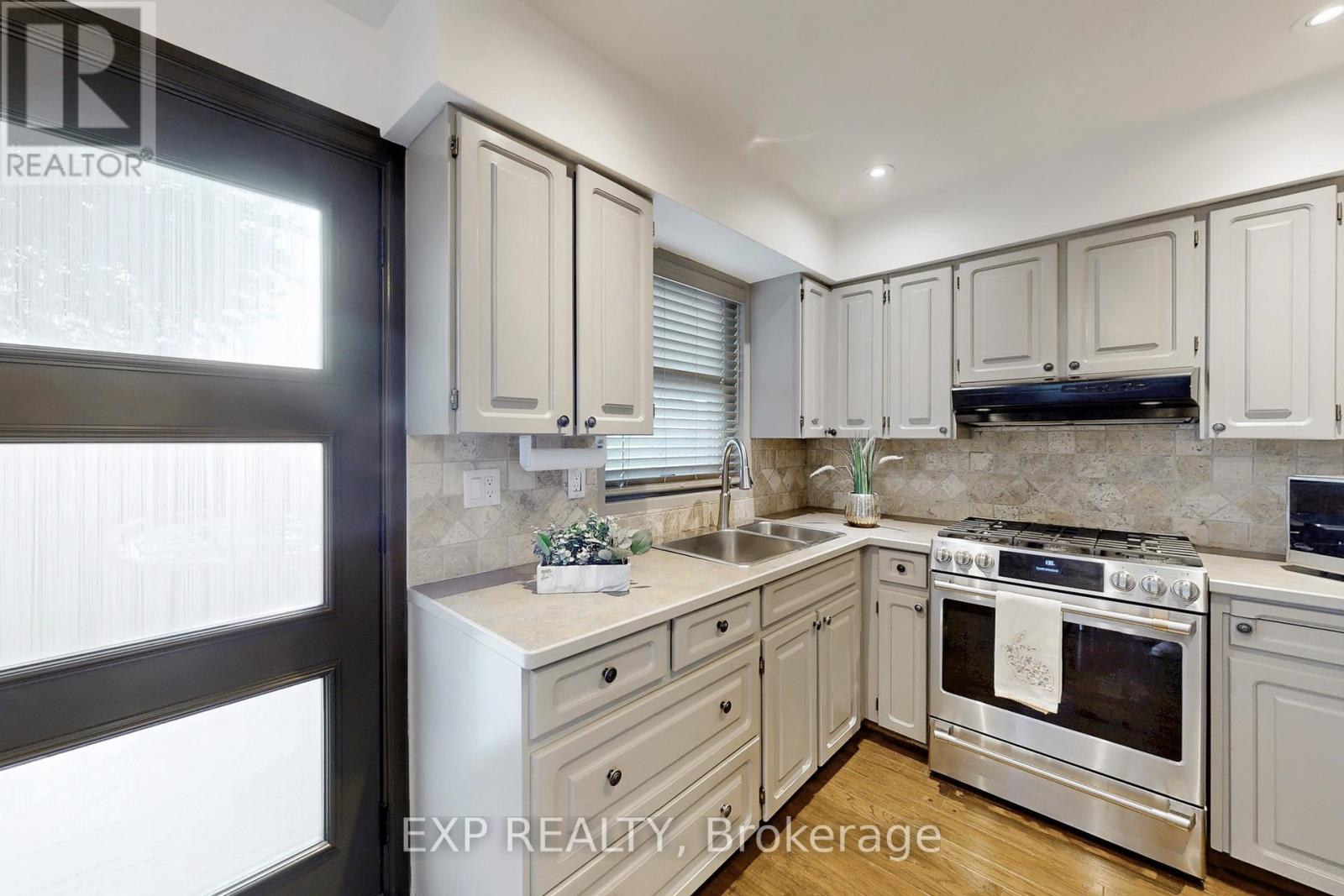 5 Lockton Crescent, Brampton, Ontario  L6W 1C2 - Photo 13 - W12470368