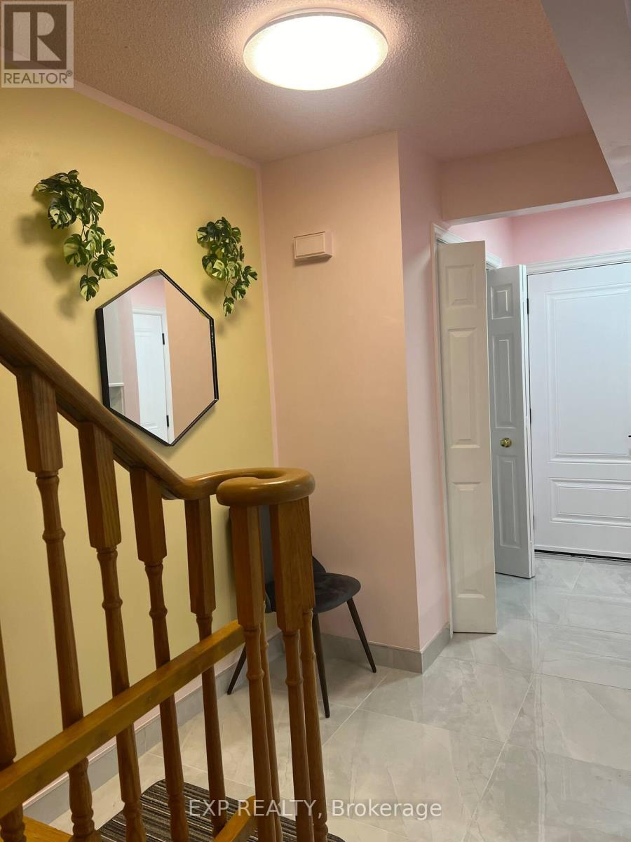 1070 Queens Avenue, Oakville, Ontario  L6H 2B5 - Photo 3 - W12470370