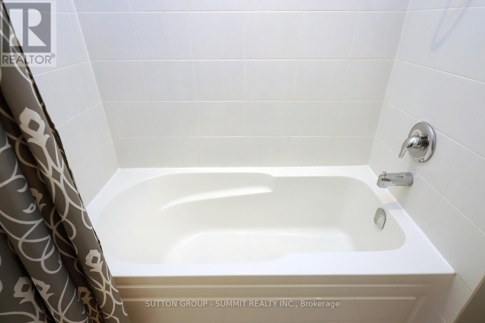 66 Daylily Lane, Kitchener, Ontario  N2R 0L7 - Photo 25 - X12470353