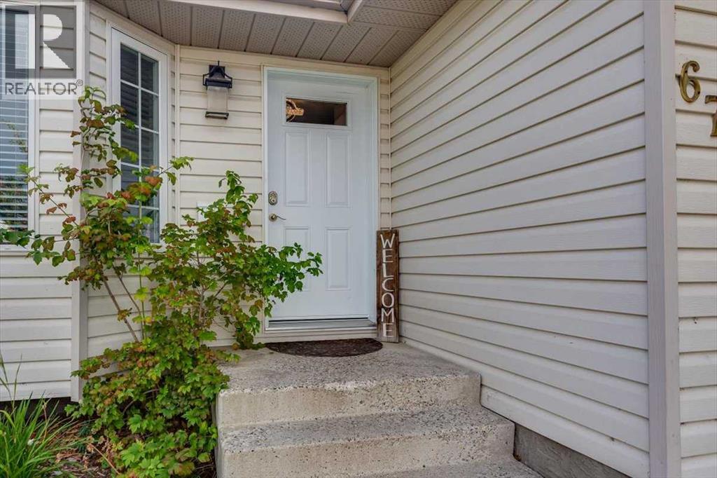 67 Duston Street, Red Deer, Alberta  T4R 2L6 - Photo 4 - A2252895