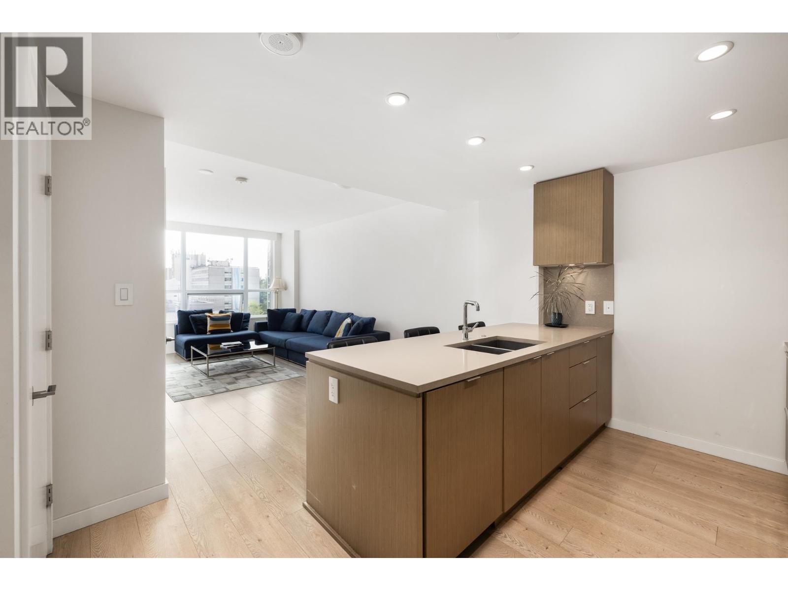 810 125 E 14th Street, North Vancouver, British Columbia  V7L 0E6 - Photo 5 - R3047892