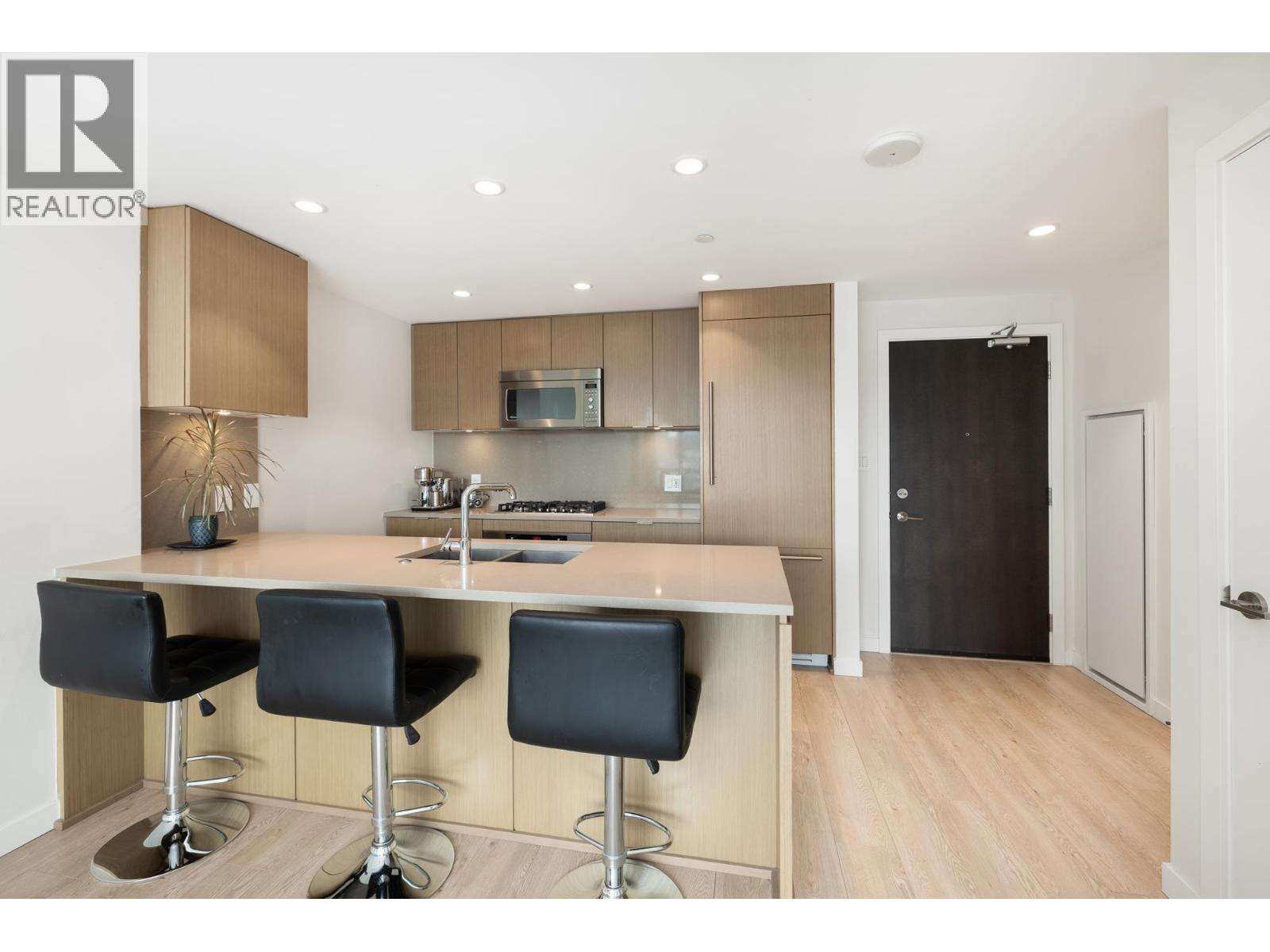 810 125 E 14th Street, North Vancouver, British Columbia  V7L 0E6 - Photo 4 - R3047892