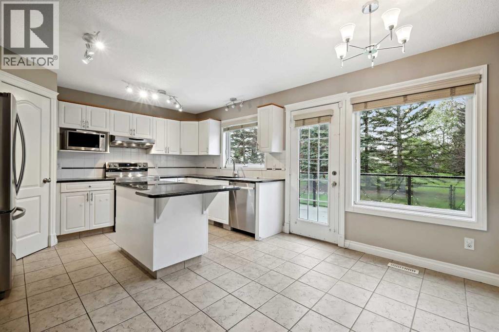 26 Hamptons Grove Nw, Calgary, Alberta  T3A 5C2 - Photo 9 - A2263320