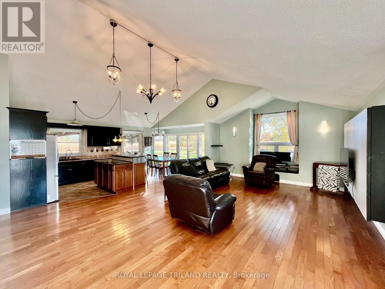 32896 Chalmers Line, Dutton/dunwich (Iona), Ontario  N0L 1P0 - Photo 12 - X12470306