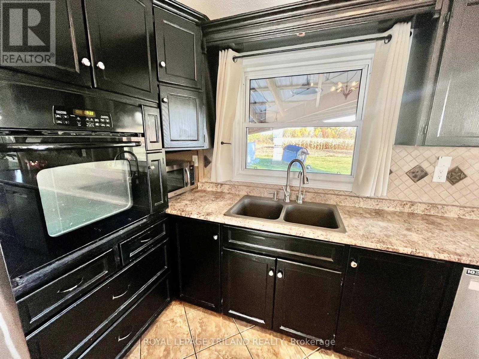 32896 Chalmers Line, Dutton/dunwich (Iona), Ontario  N0L 1P0 - Photo 21 - X12470306
