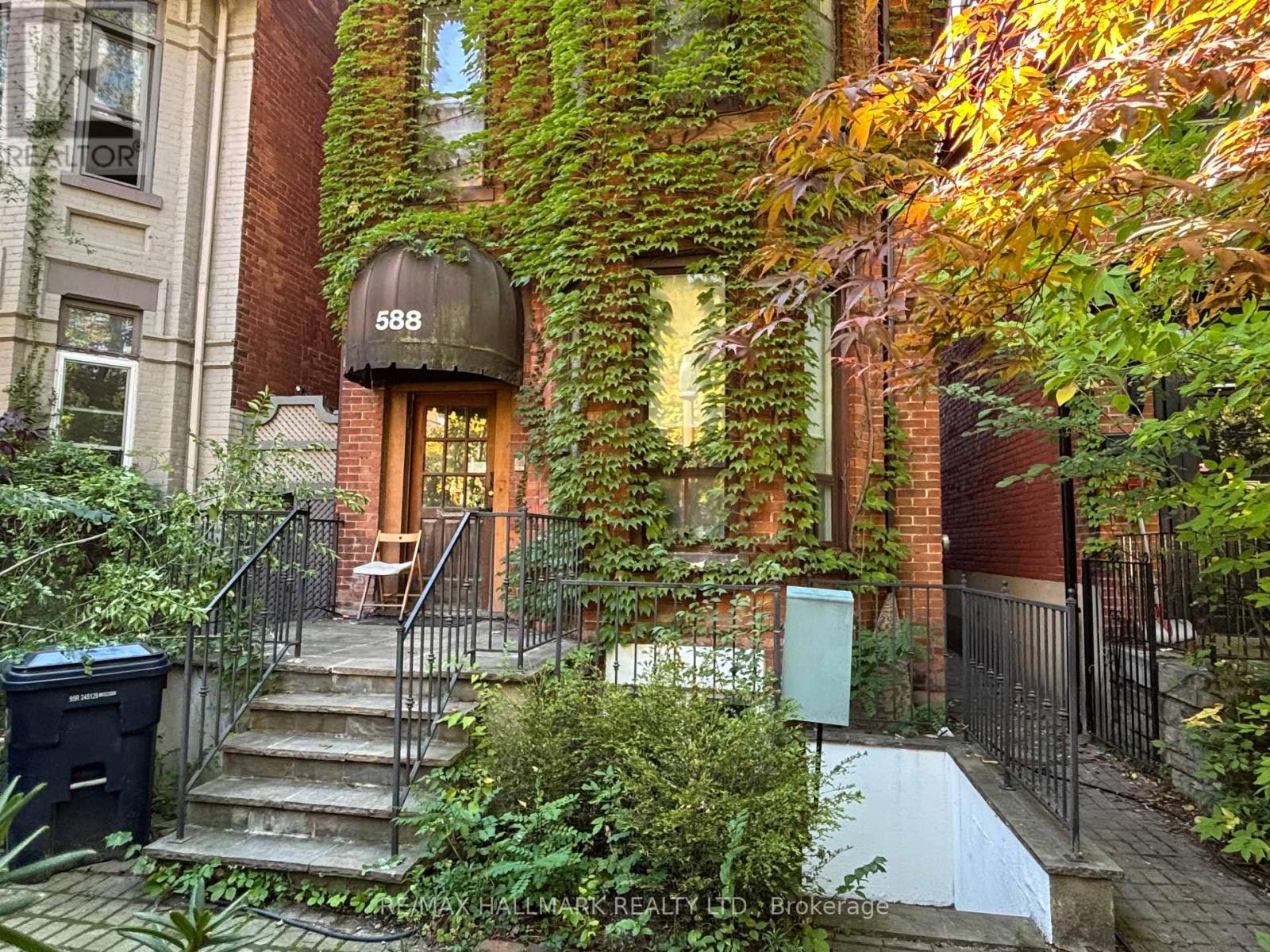 Bsmt - 588 Spadina Avenue, Toronto, Ontario  M5S 2H2 - Photo 1 - C12470386
