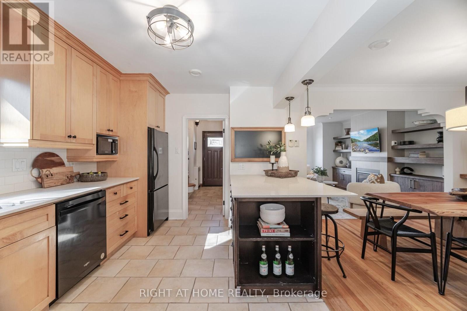 75 Emerald Crescent, Toronto, Ontario  M8V 2B5 - Photo 15 - W12469205