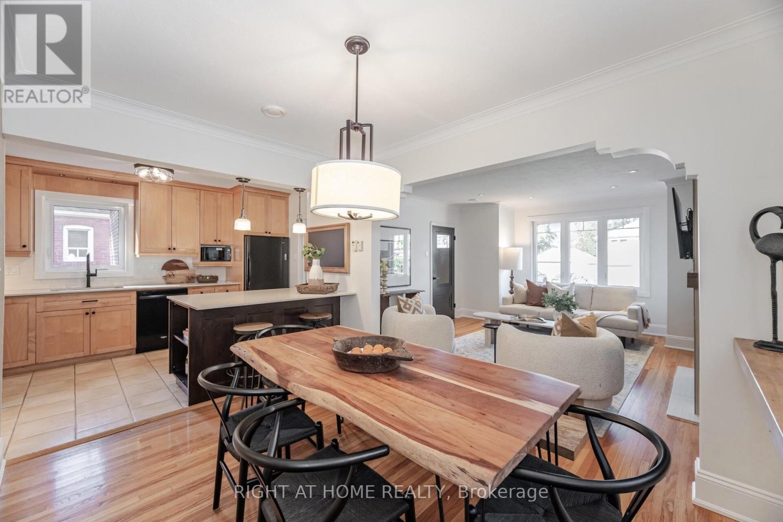 75 Emerald Crescent, Toronto, Ontario  M8V 2B5 - Photo 12 - W12469205