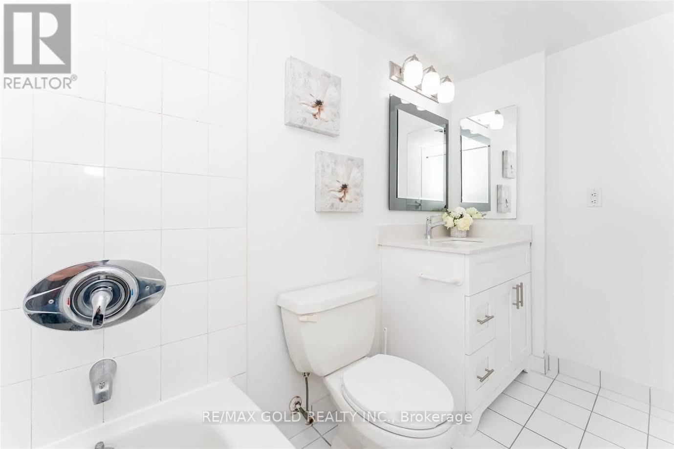 502 - 135 Hillcrest Avenue, Mississauga, Ontario  L5B 4B1 - Photo 12 - W12470384