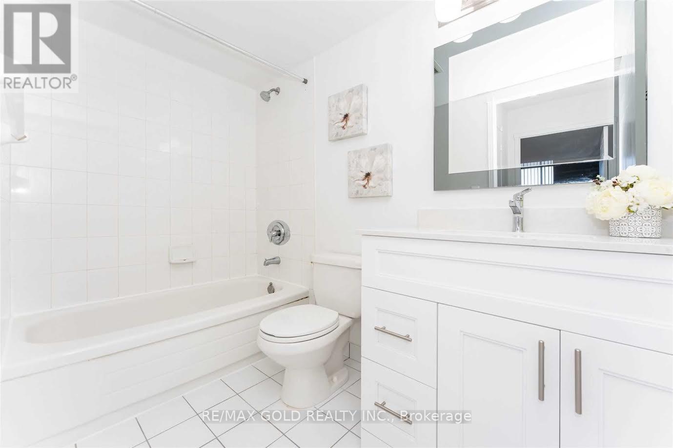 502 - 135 Hillcrest Avenue, Mississauga, Ontario  L5B 4B1 - Photo 13 - W12470384