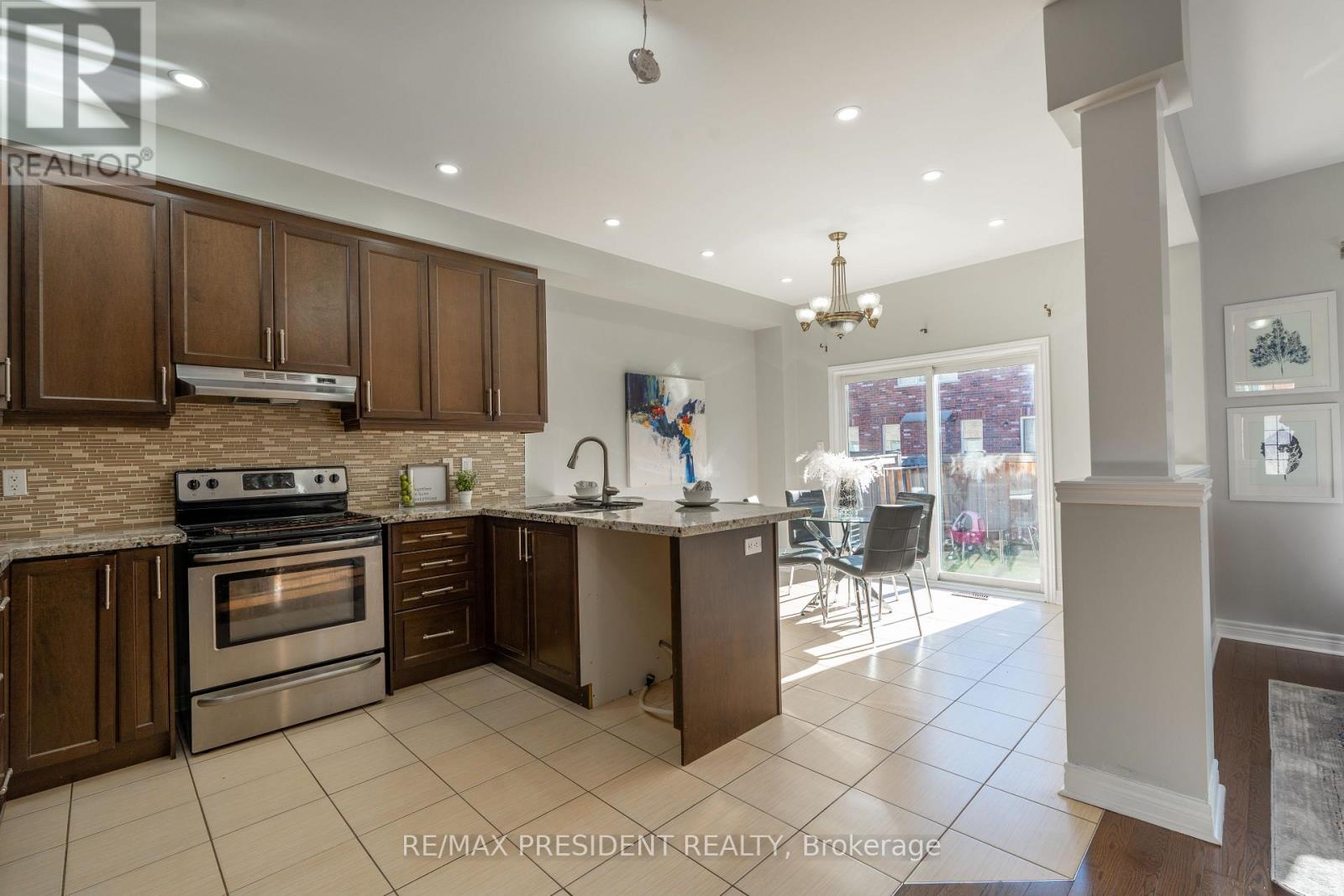 77 Zelda Road, Brampton, Ontario  L6R 3V3 - Photo 10 - W12470388