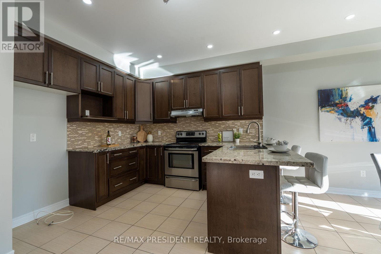 77 Zelda Road, Brampton, Ontario  L6R 3V3 - Photo 11 - W12470388