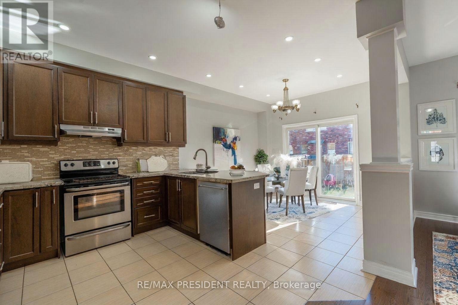 77 Zelda Road, Brampton, Ontario  L6R 3V3 - Photo 12 - W12470388