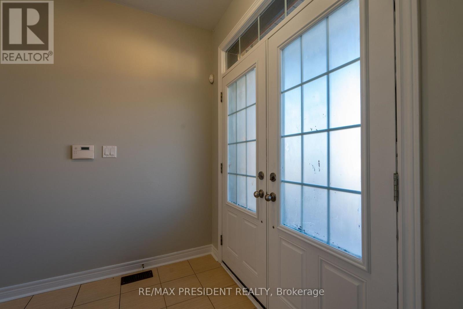 77 Zelda Road, Brampton, Ontario  L6R 3V3 - Photo 5 - W12470388