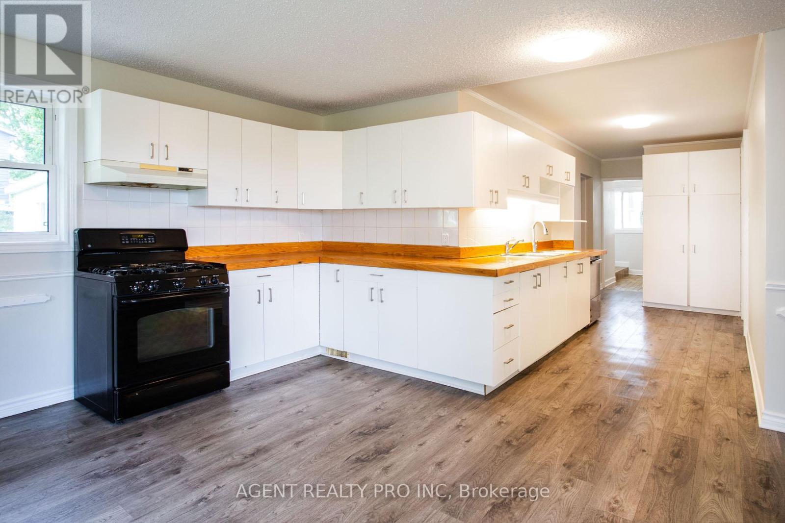 24264 Coldstream Road, Middlesex Centre, Ontario  N0M 2A0 - Photo 16 - X12470412