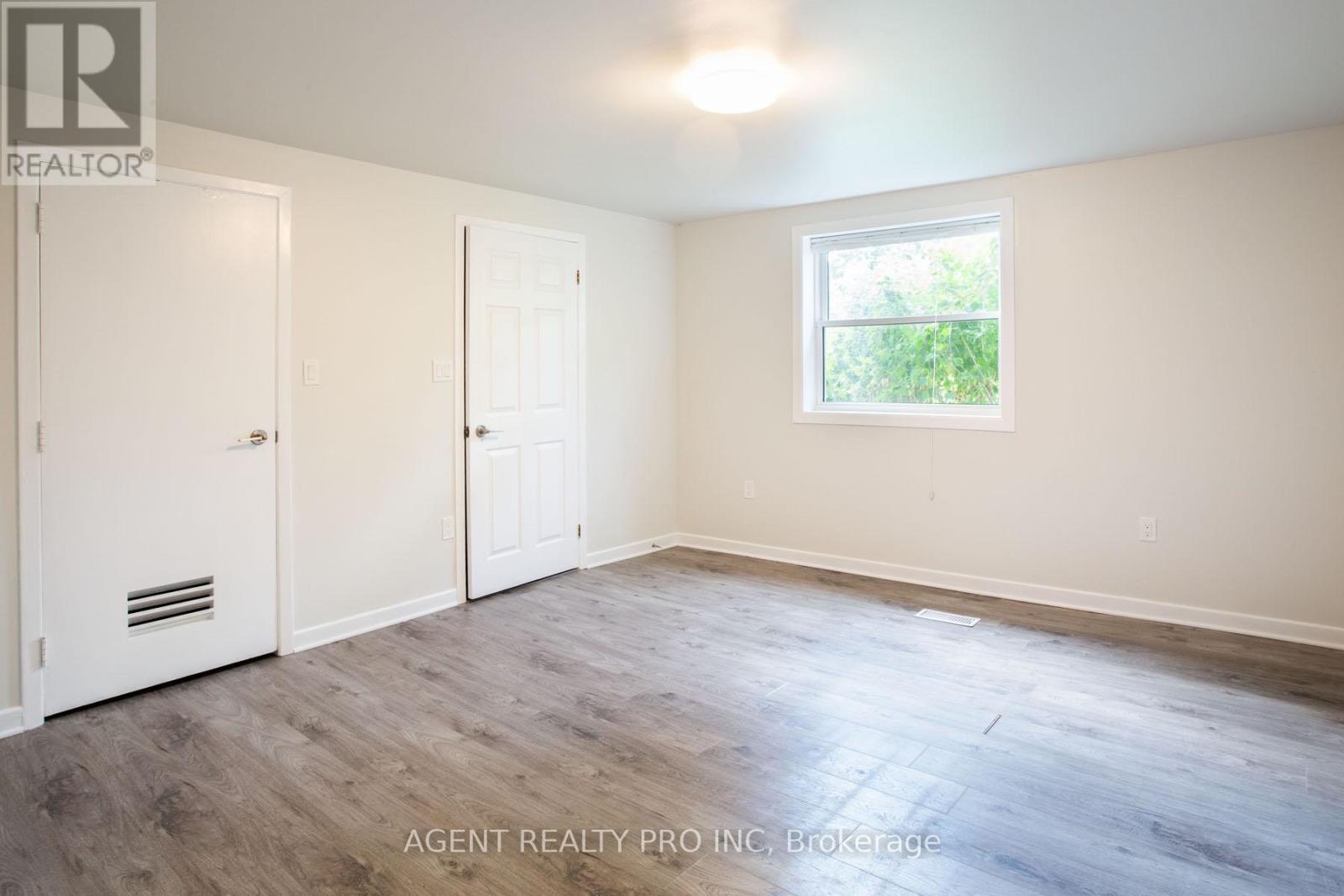24264 Coldstream Road, Middlesex Centre, Ontario  N0M 2A0 - Photo 25 - X12470412