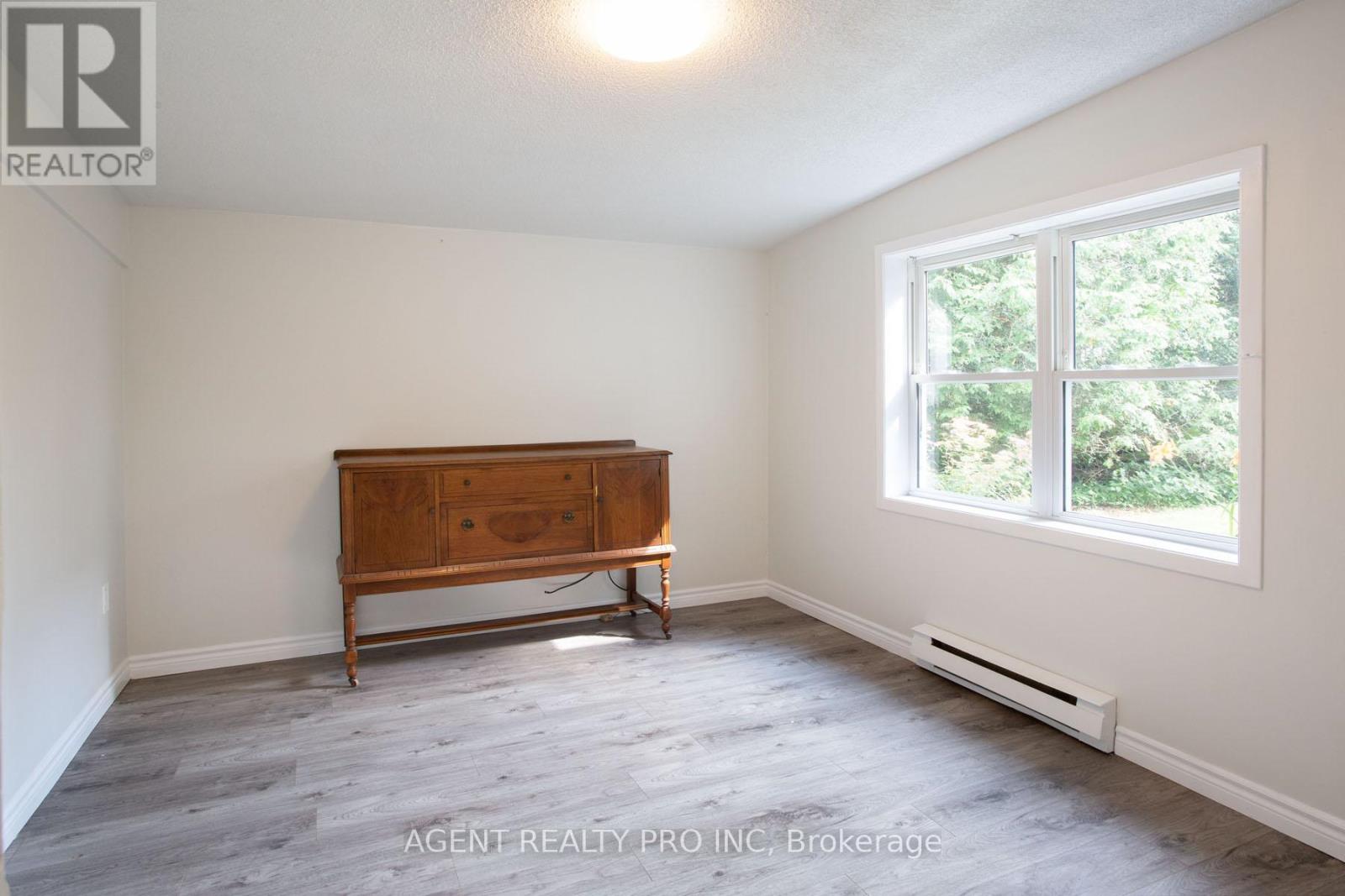 24264 Coldstream Road, Middlesex Centre, Ontario  N0M 2A0 - Photo 29 - X12470412