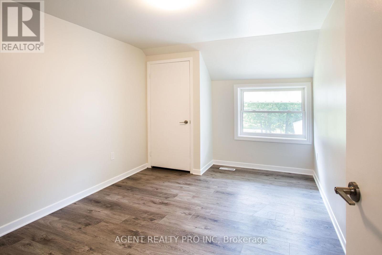 24264 Coldstream Road, Middlesex Centre, Ontario  N0M 2A0 - Photo 38 - X12470412