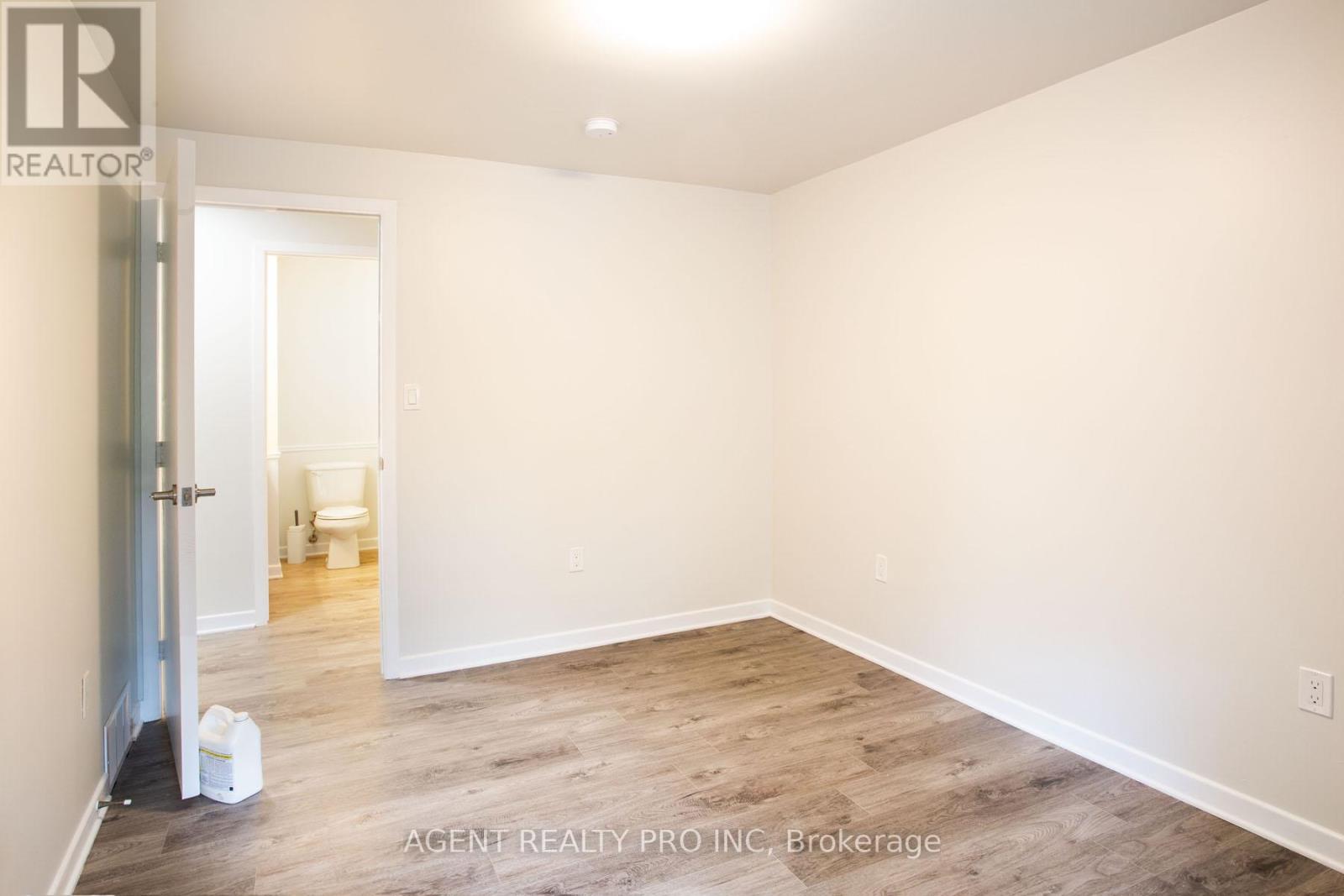 24264 Coldstream Road, Middlesex Centre, Ontario  N0M 2A0 - Photo 39 - X12470412