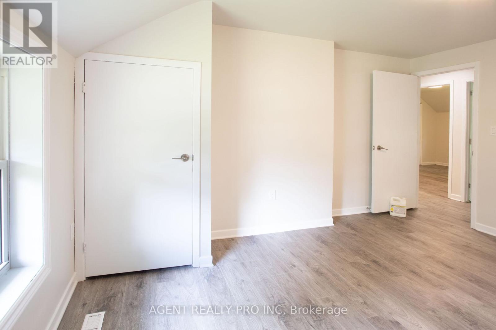 24264 Coldstream Road, Middlesex Centre, Ontario  N0M 2A0 - Photo 41 - X12470412