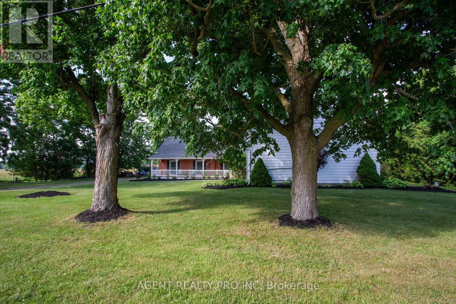 24264 Coldstream Road, Middlesex Centre, Ontario  N0M 2A0 - Photo 5 - X12470412