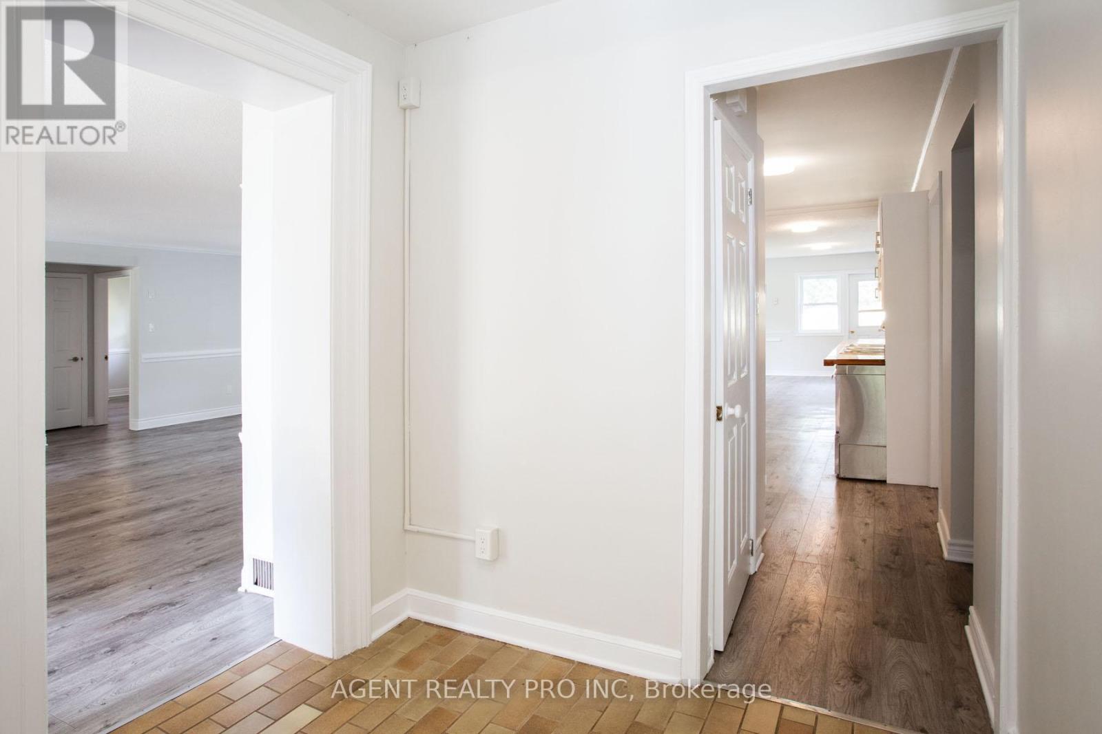 24264 Coldstream Road, Middlesex Centre, Ontario  N0M 2A0 - Photo 7 - X12470412