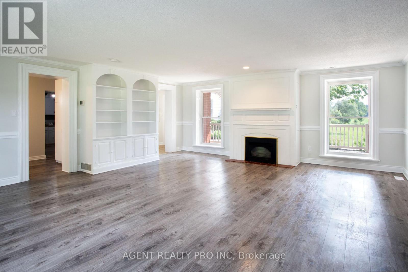 24264 Coldstream Road, Middlesex Centre, Ontario  N0M 2A0 - Photo 8 - X12470412