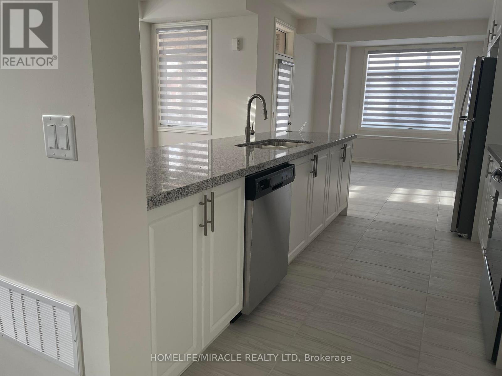 460 Silver Maple Road, Oakville, Ontario  L6H 3P5 - Photo 8 - W12436578