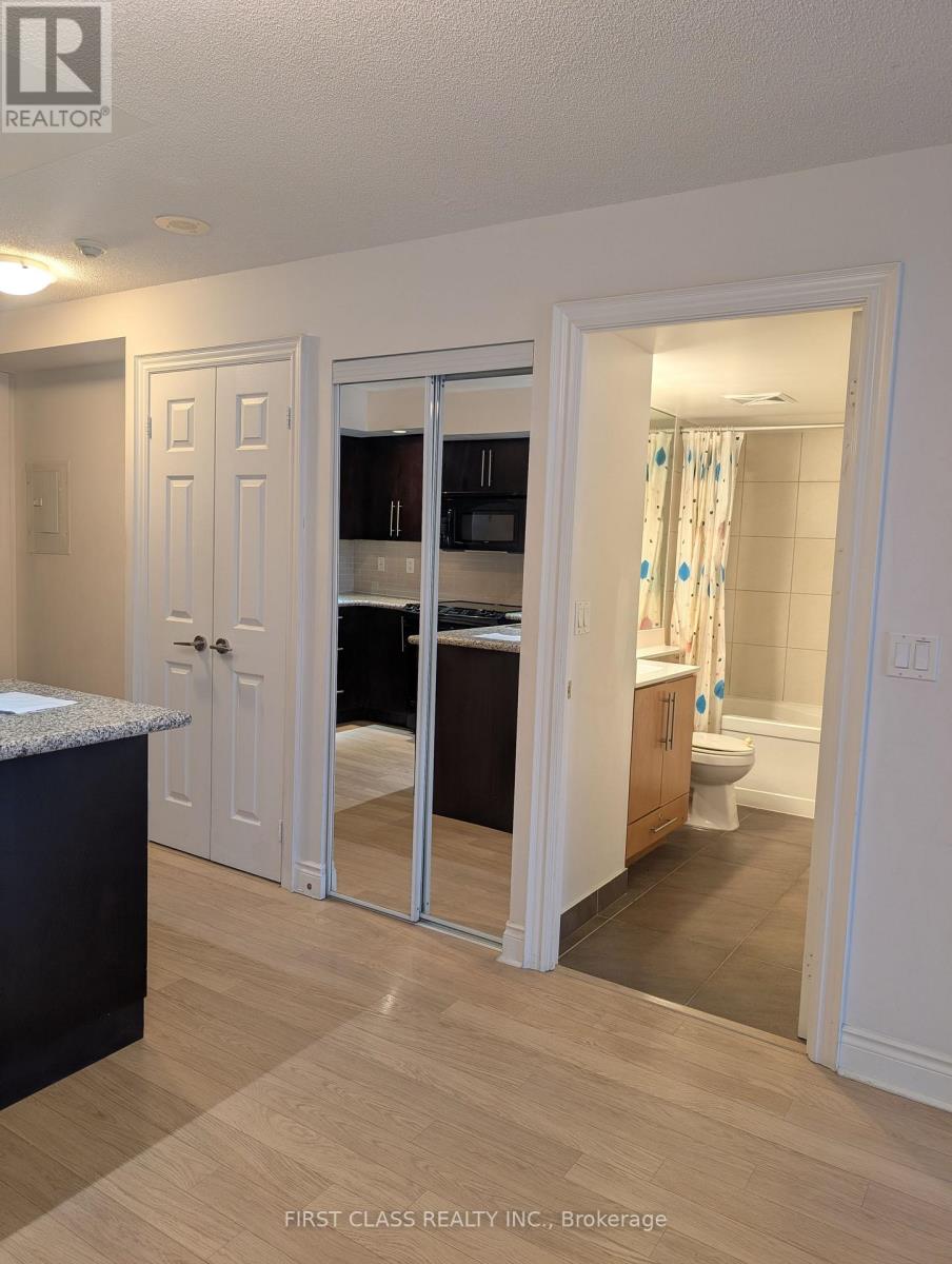 753 - 23 Cox Boulevard, Markham, Ontario  L3R 7Z9 - Photo 5 - N12359782