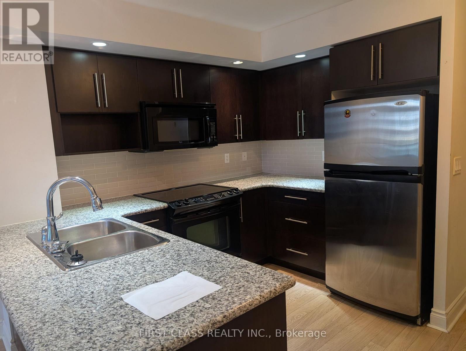 753 - 23 Cox Boulevard, Markham, Ontario  L3R 7Z9 - Photo 6 - N12359782