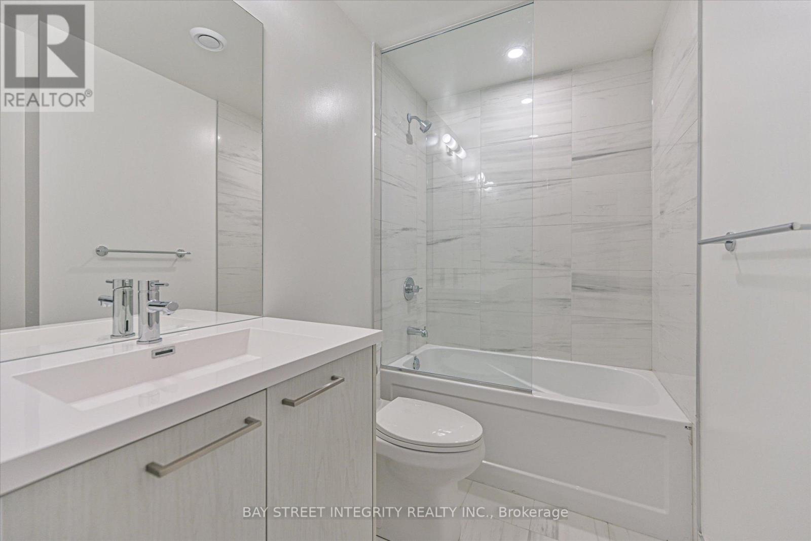 2915 - 28 Interchange Way, Vaughan, Ontario  L4K 0P8 - Photo 13 - N12458624