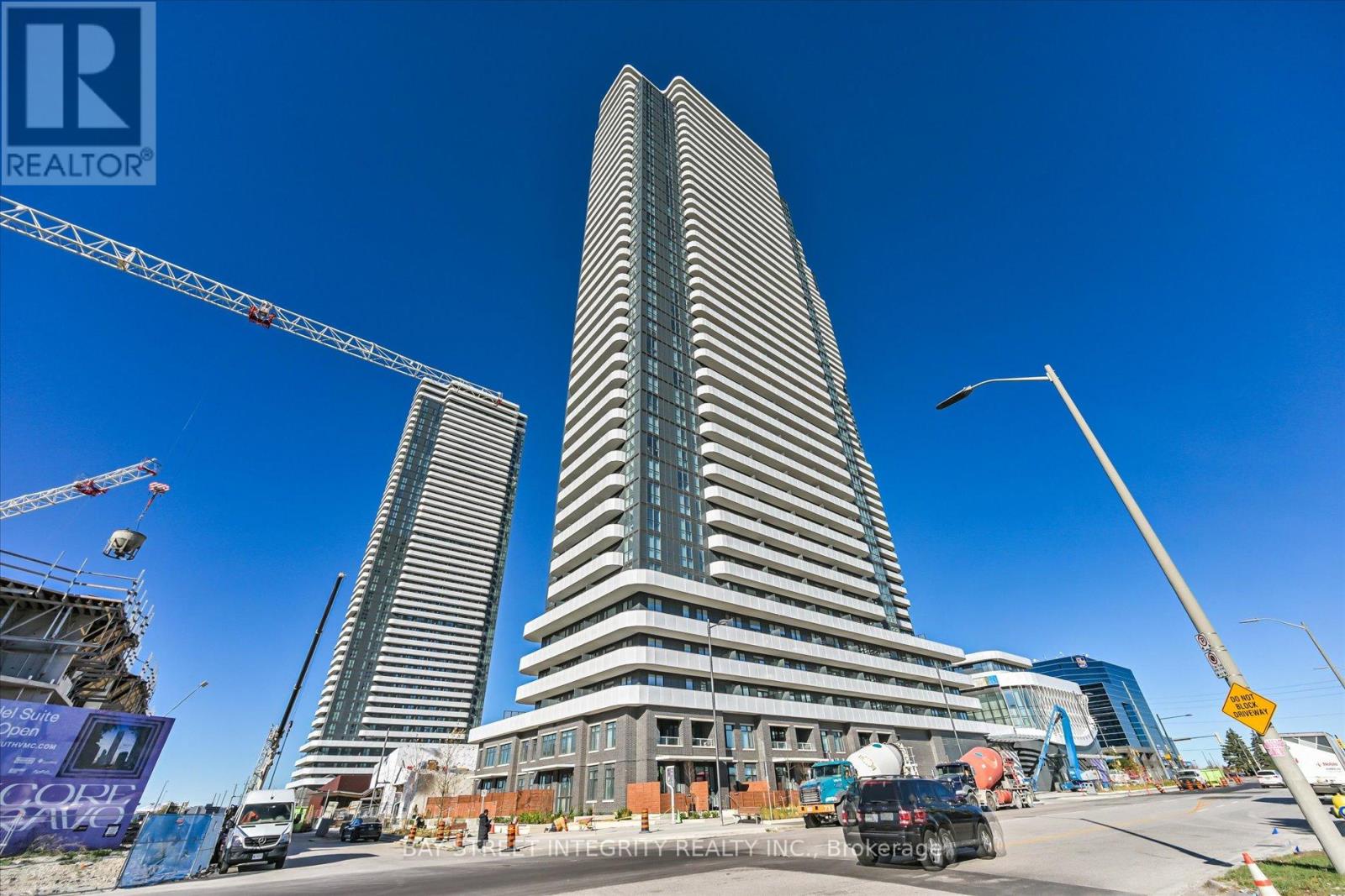 2915 - 28 Interchange Way, Vaughan, Ontario  L4K 0P8 - Photo 2 - N12458624