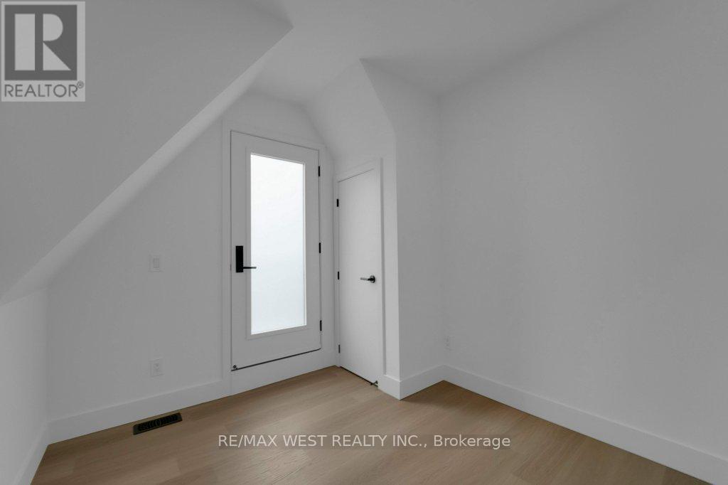 B - 661 Winona Drive, Toronto, Ontario  M6C 3V6 - Photo 17 - C12470391