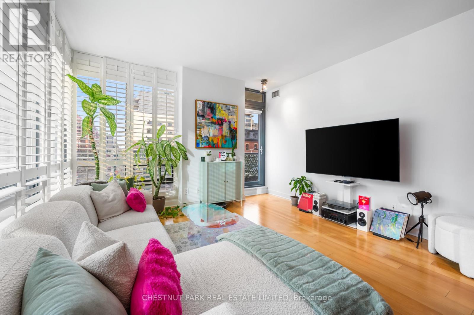 308 - 438 King Street W, Toronto, Ontario  M5V 3T9 - Photo 2 - C12470397