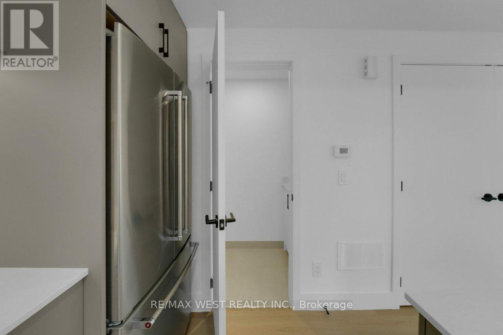 C - 661 Winona Drive, Toronto, Ontario  M6C 3V6 - Photo 11 - C12470406