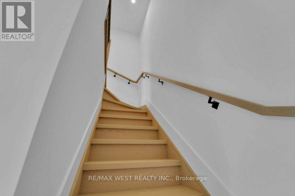 C - 661 Winona Drive, Toronto, Ontario  M6C 3V6 - Photo 16 - C12470406