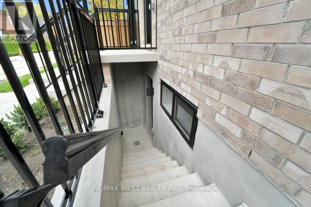D - 661 Winona Drive, Toronto, Ontario  M6C 3V6 - Photo 2 - C12470418