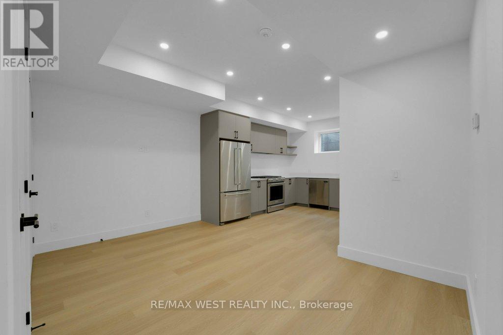 D - 661 Winona Drive, Toronto, Ontario  M6C 3V6 - Photo 4 - C12470418