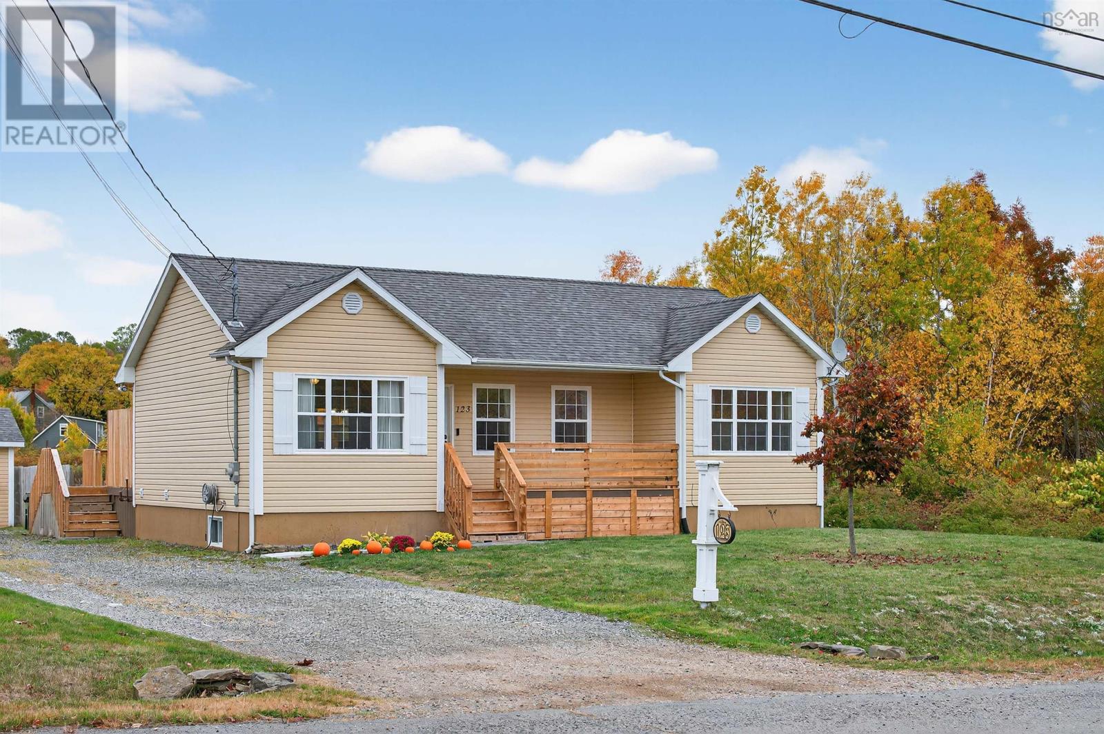 123 Barrington, Sydney Mines, Nova Scotia  B1V 1R1 - Photo 1 - 202526150