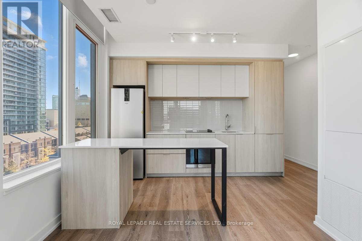 502 - 395 Square One Drive, Mississauga, Ontario  L4B 0C6 - Photo 7 - W12470390