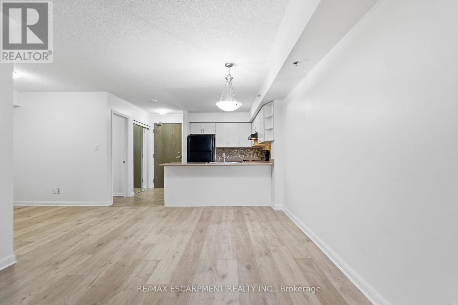 427 - 3060 Rotary Way, Burlington, Ontario  L7M 0G9 - Photo 11 - W12470410