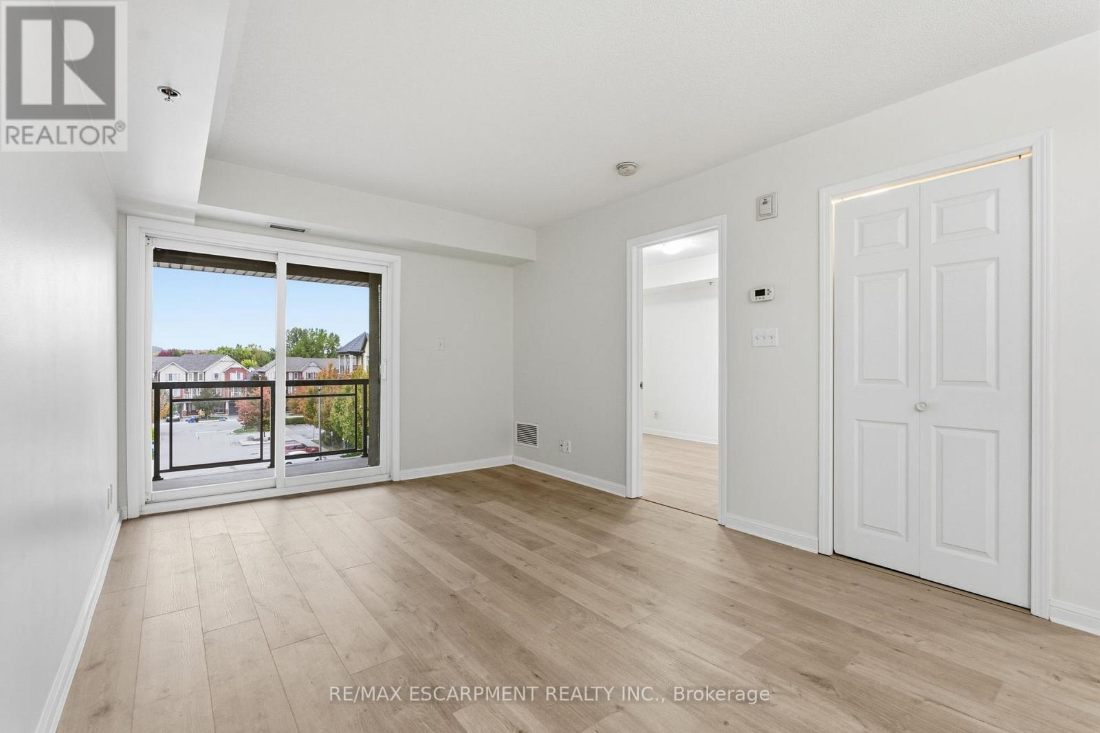 427 - 3060 Rotary Way, Burlington, Ontario  L7M 0G9 - Photo 12 - W12470410