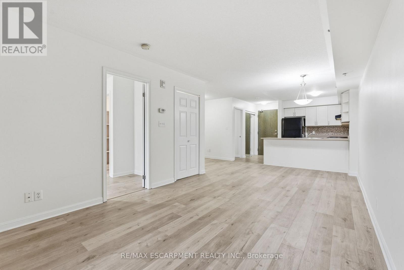 427 - 3060 Rotary Way, Burlington, Ontario  L7M 0G9 - Photo 14 - W12470410