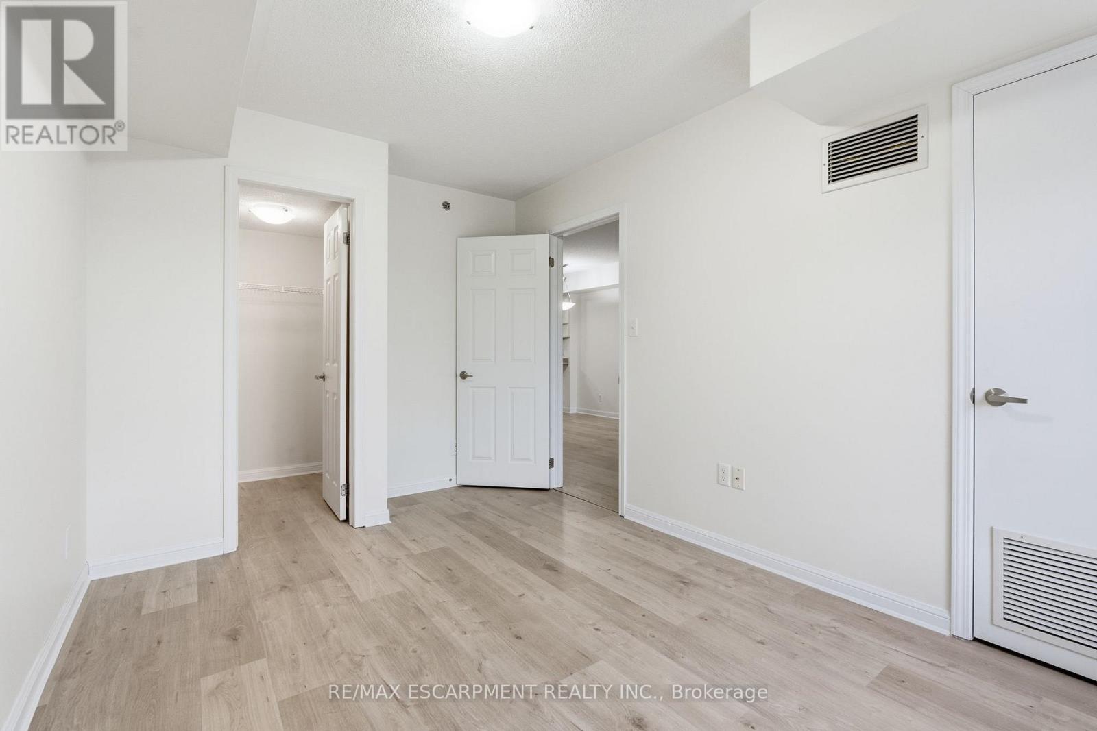 427 - 3060 Rotary Way, Burlington, Ontario  L7M 0G9 - Photo 17 - W12470410