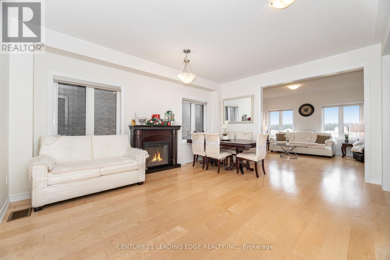 301 Ridley Crescent, Southgate, Ontario  N0C 1B0 - Photo 4 - X12470408