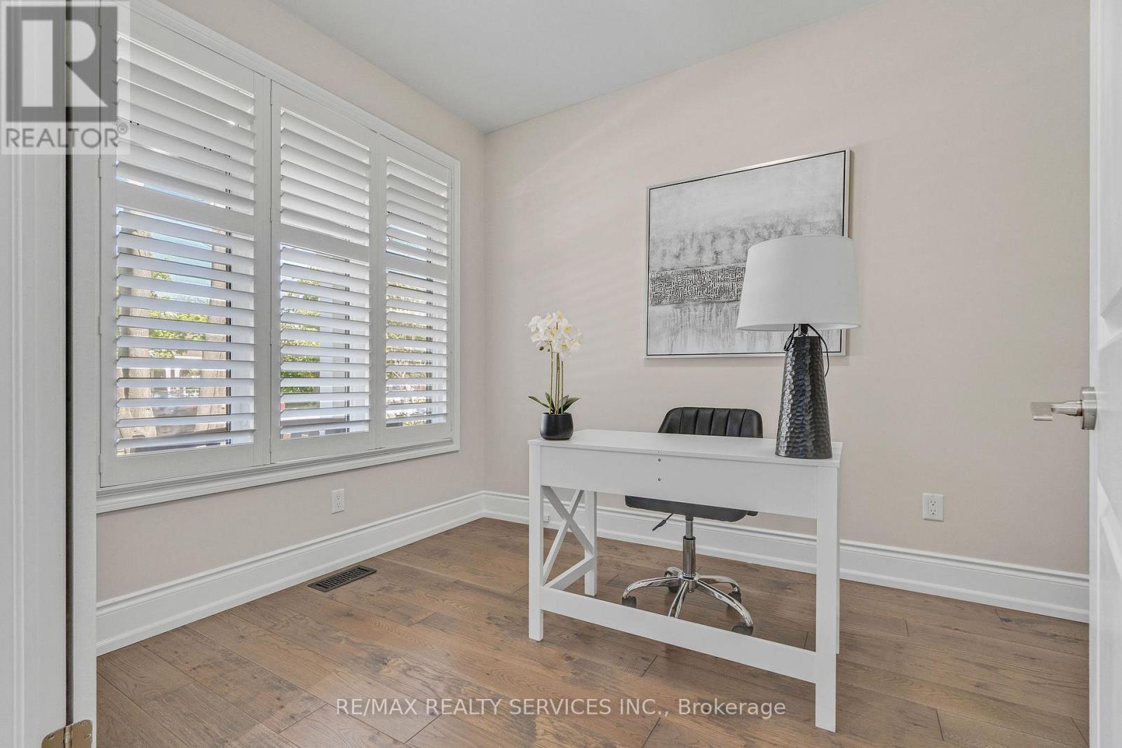 958 Beach Boulevard, Hamilton, Ontario  L8H 6Z4 - Photo 5 - X12470420
