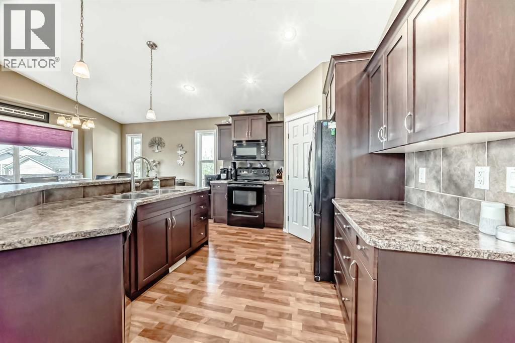 163 Vanson Close, Red Deer, Alberta  T4R 0G7 - Photo 2 - A2247113