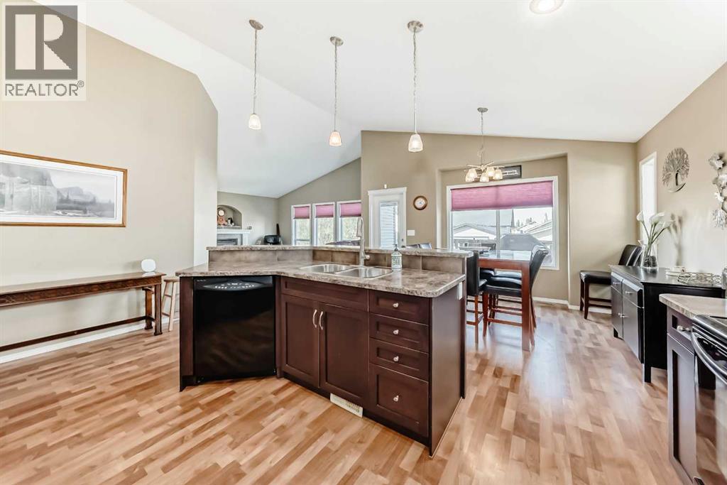 163 Vanson Close, Red Deer, Alberta  T4R 0G7 - Photo 5 - A2247113