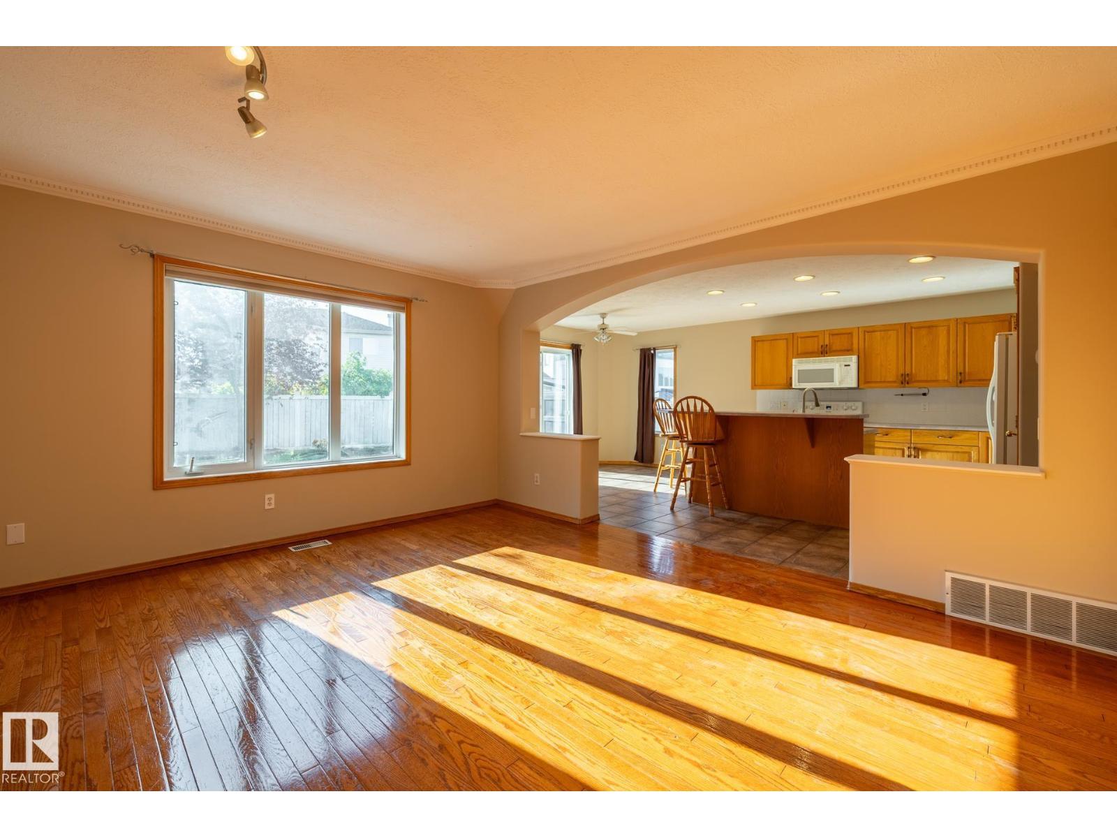 9813 180 Av Nw, Edmonton, Alberta  T5X 6A1 - Photo 4 - E4462707