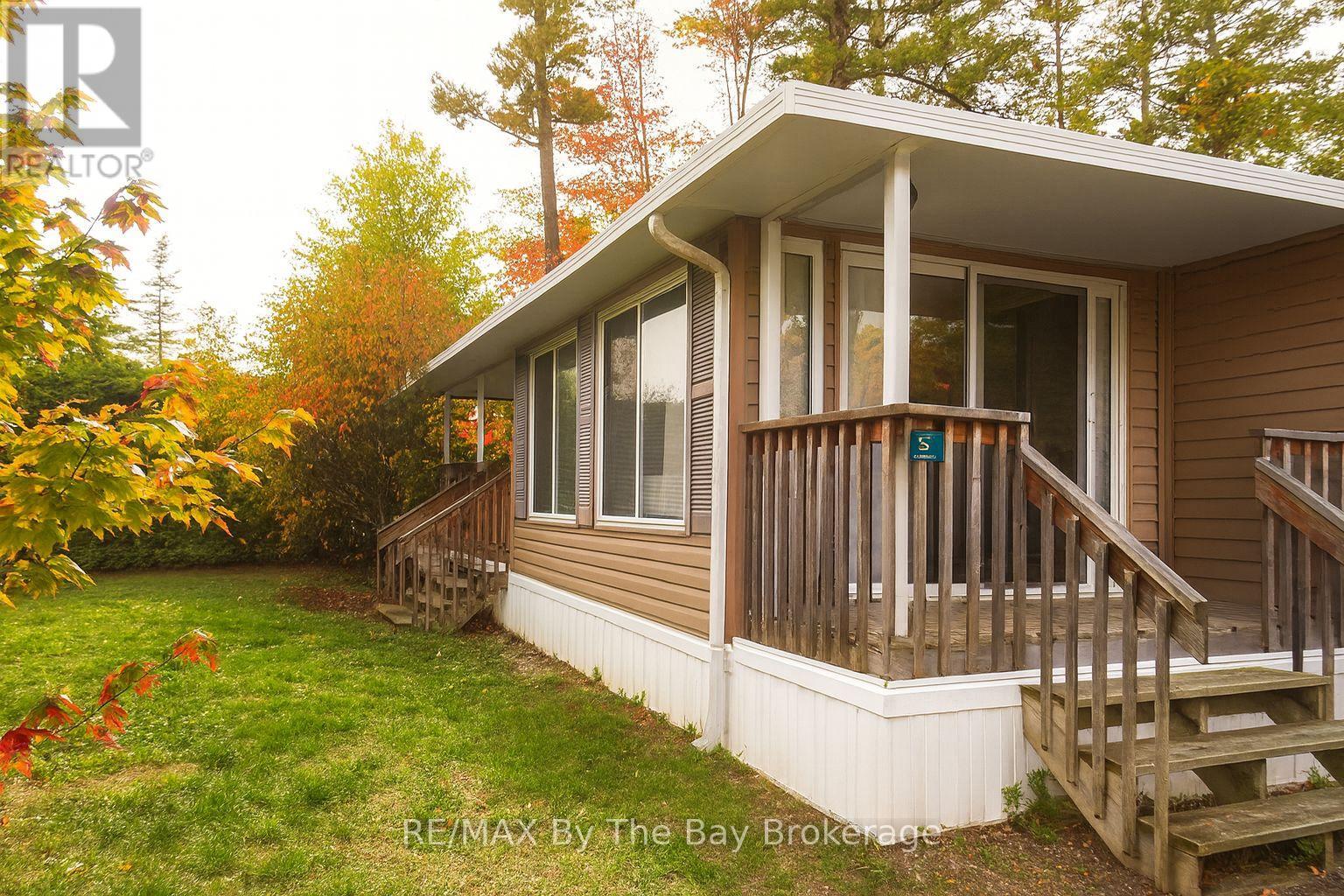 5 Nipagon Circle, Wasaga Beach, Ontario  L9Z 1X7 - Photo 2 - S12424632